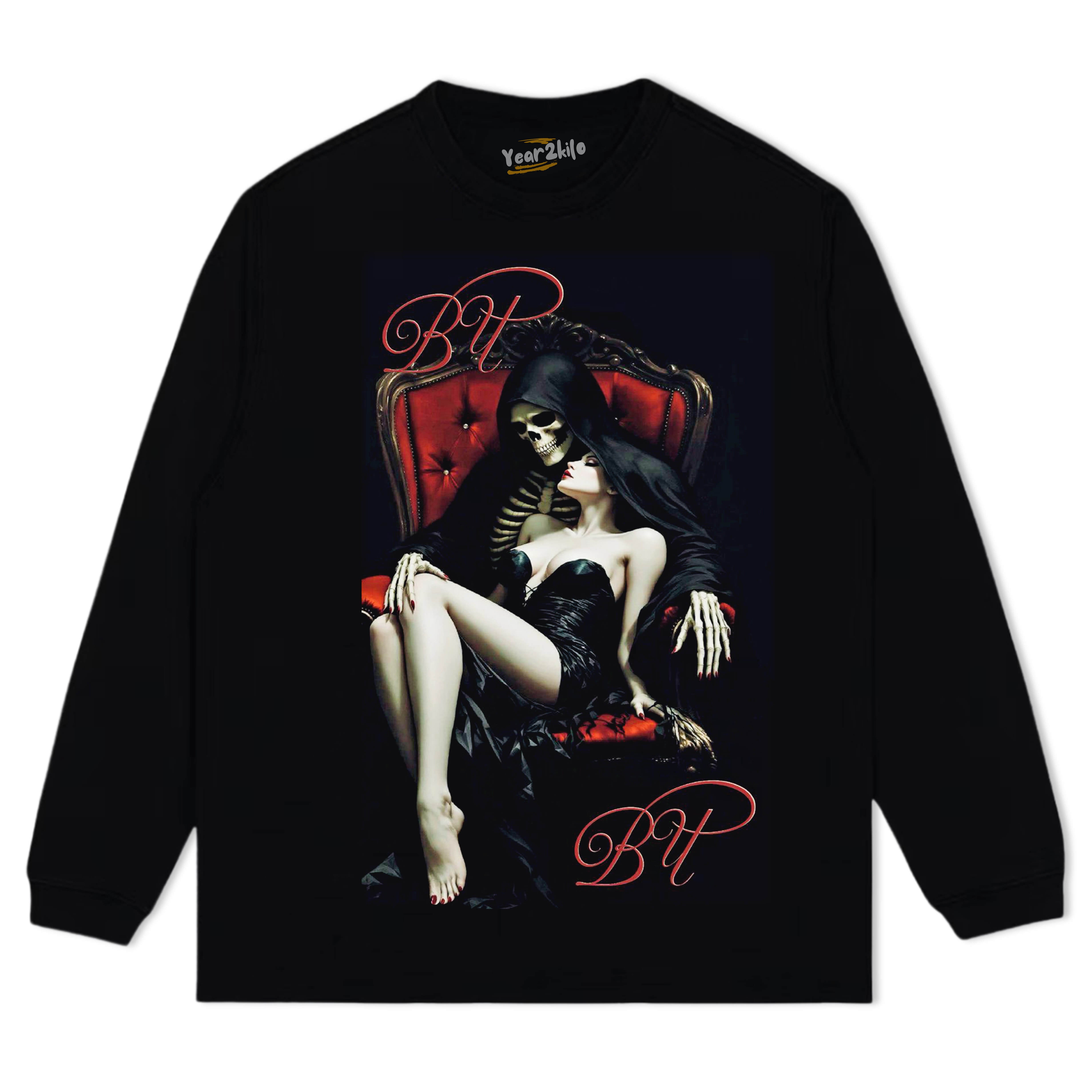 BEAUTIFUL WOMAN LYING ON THE SKELETON TEE